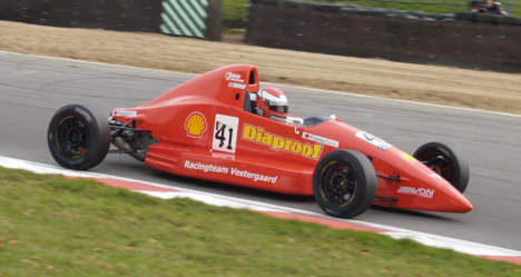 Den fynske rookie i Formel Ford overlistede flere af kørerne fra topteamene i VM-finalen.